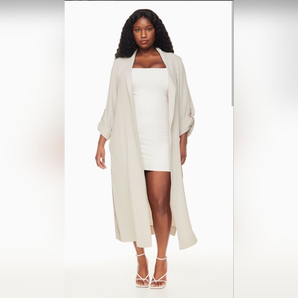 Aritzia Kahlo Robe Matte Pearl Medium